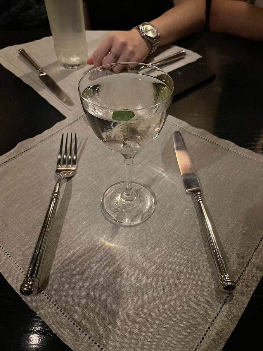 Красивые приборы и посуда