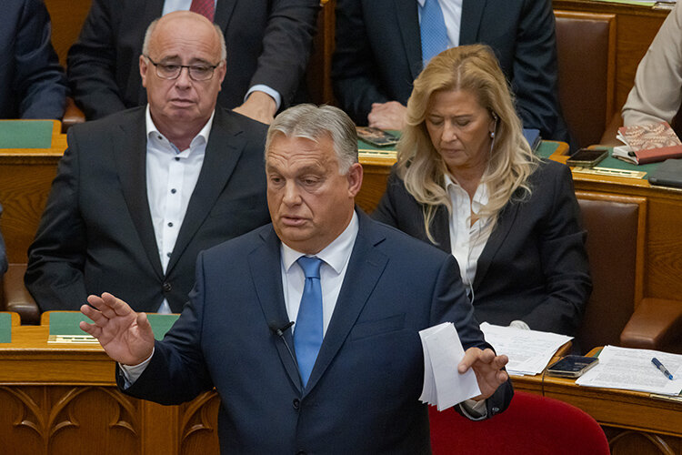    «Поздравляю Роберта Фицо с его неоспоримой победой на парламентских выборах в Словакии. Всегда приятно работать с патриотом. С нетерпением этого жду!» — написал Орбан у себя в соцсетях Фото: Attila Volgyi/XinHua / www.globallookpress.com