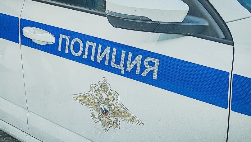     В баре Different на Патриарших прудах пьяная гражданка заявила, будто является сотрудницей Министерства иностранных дел РФ, поссорилась с другой посетительницей и обвинила охранников заведения в нападении на нее.