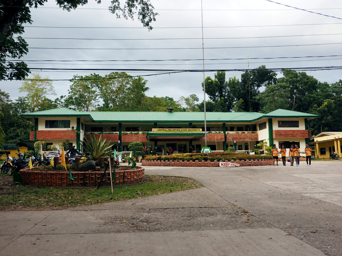 Главное здание университета