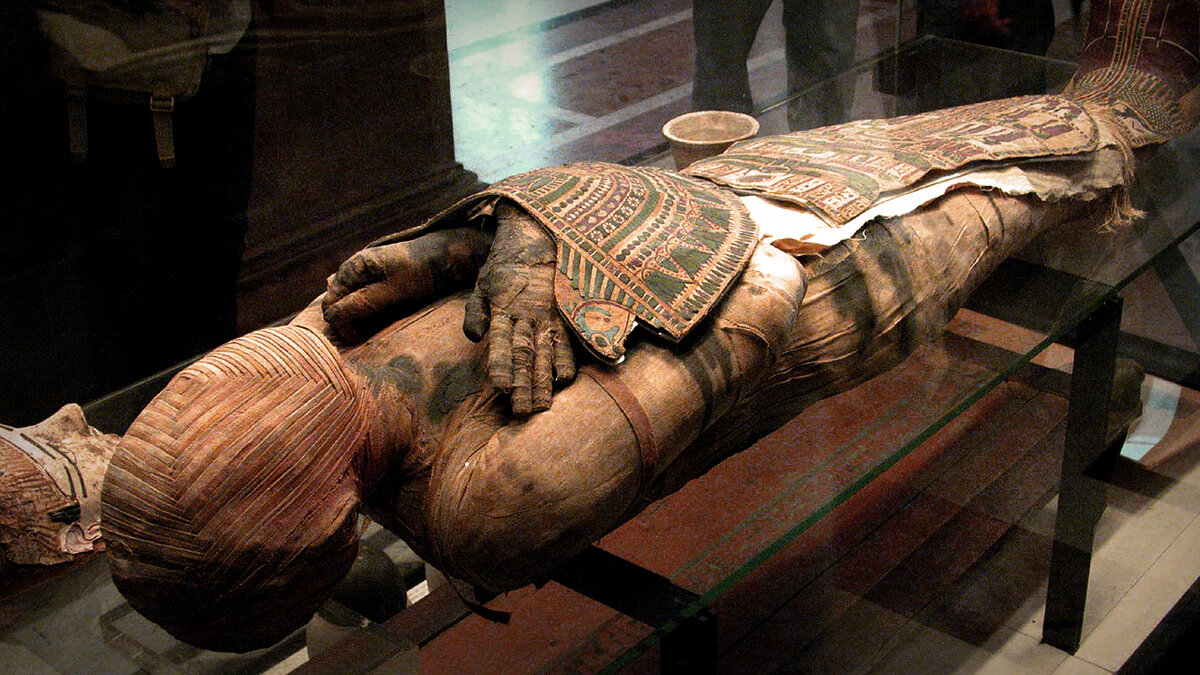 Мумия в музее Лувра (Musée du Louvre)