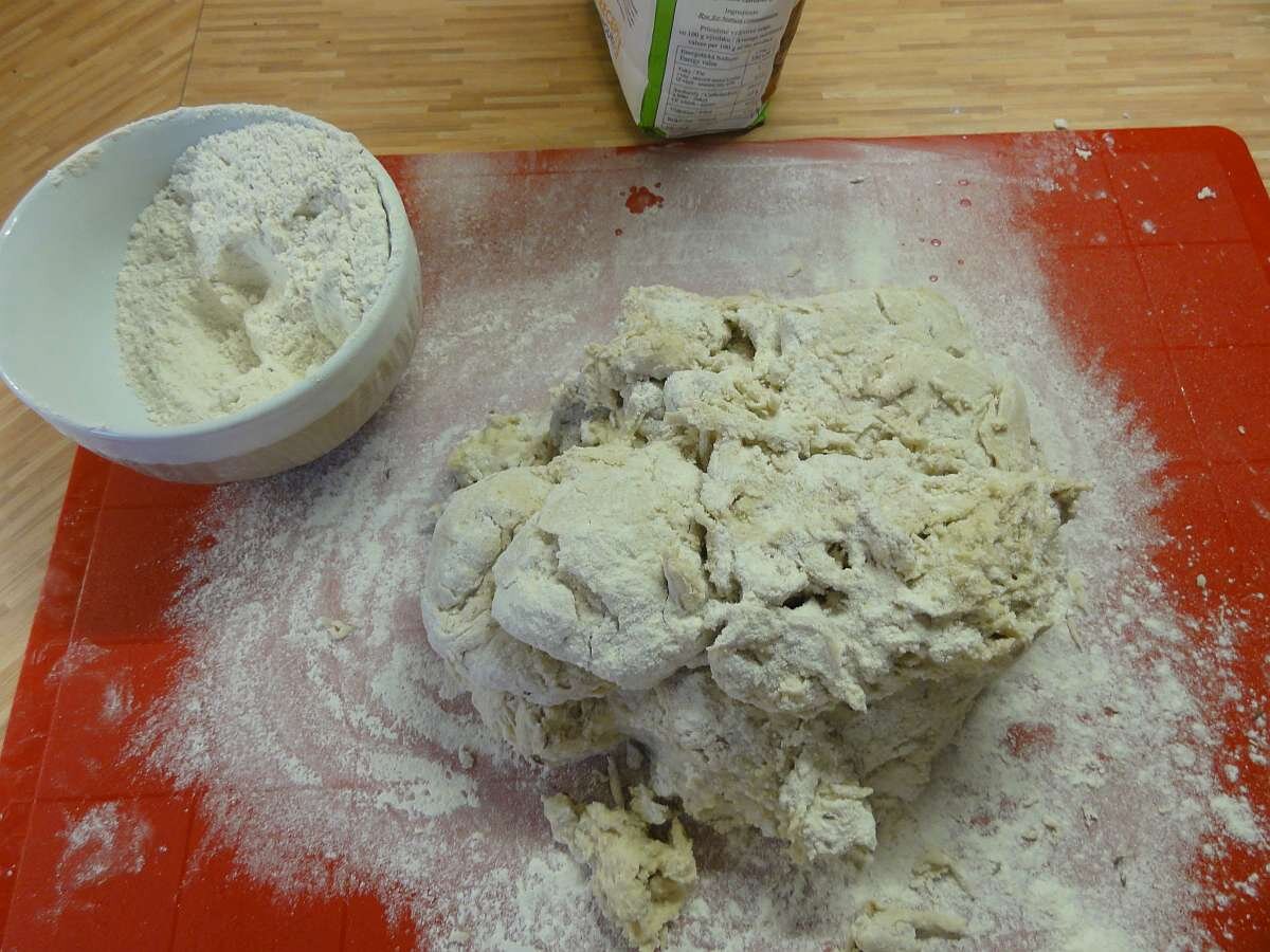 Trotz der großen Auswahl an industriell hergestelltem Brot backen viele Menschen ihr Brot lieber zu Hause. Also wollte ich frisches selbstgebackenes Brot.-3