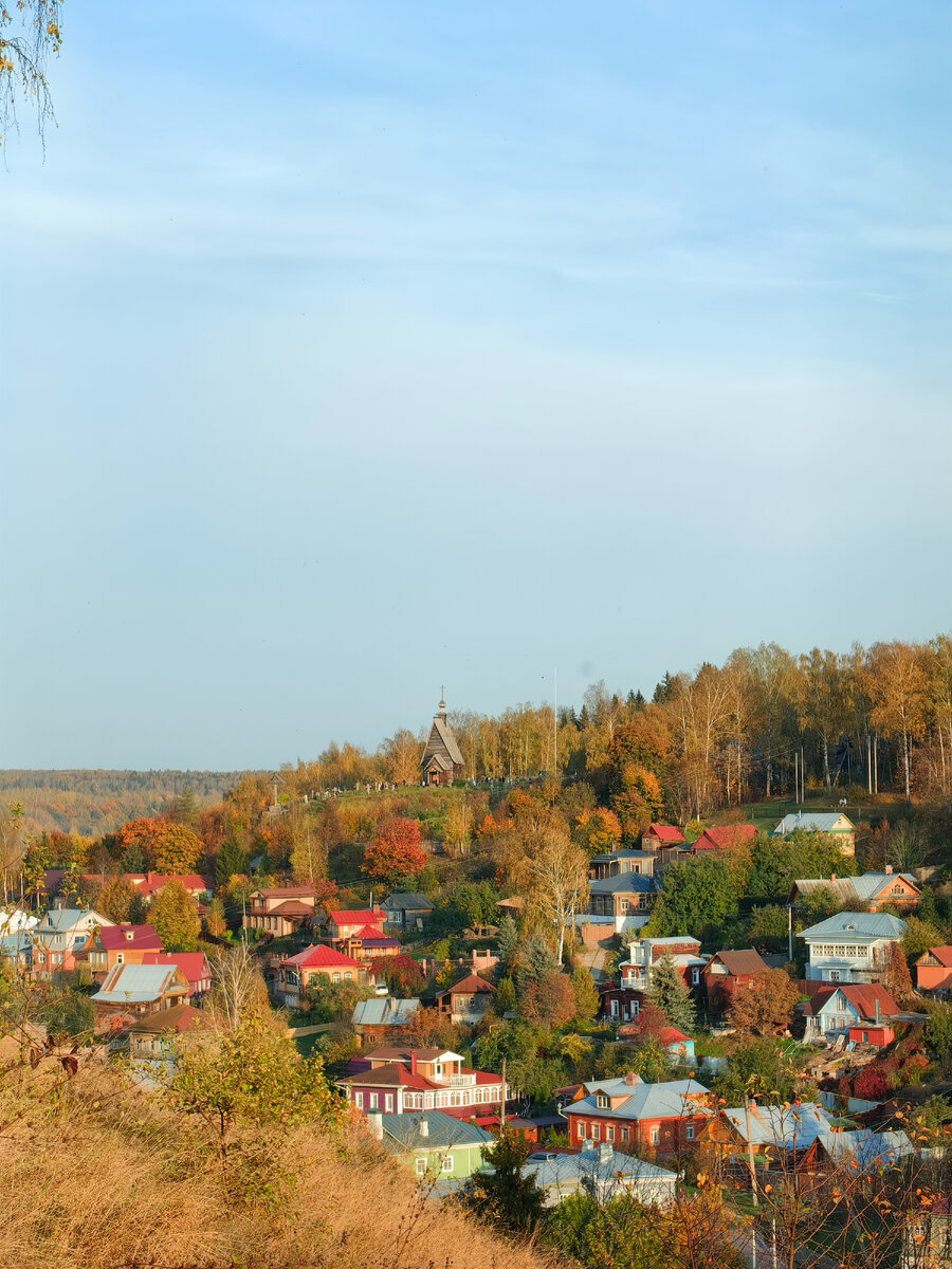Когда приезжаешь в Плёс, невозможно не вдохновиться. Вот несколько кадров – тут и "Вечер. Золотой Плёс", и "Золотая осень", и чего только нет.  
