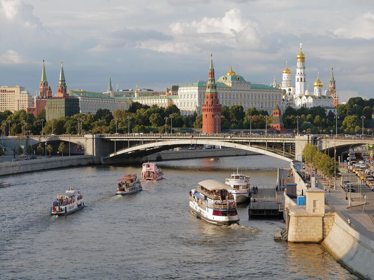    Прогулочные теплоходы на Москве-реке© РИА Новости / Сергей Пятаков