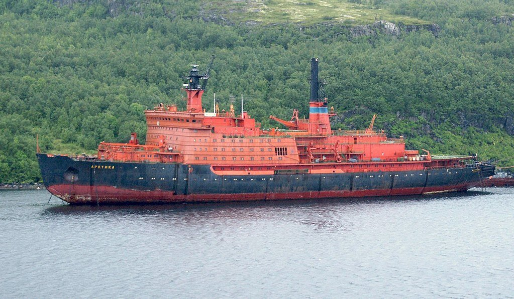 «Арктика» на отстое в Мурманске, июль 2012 года