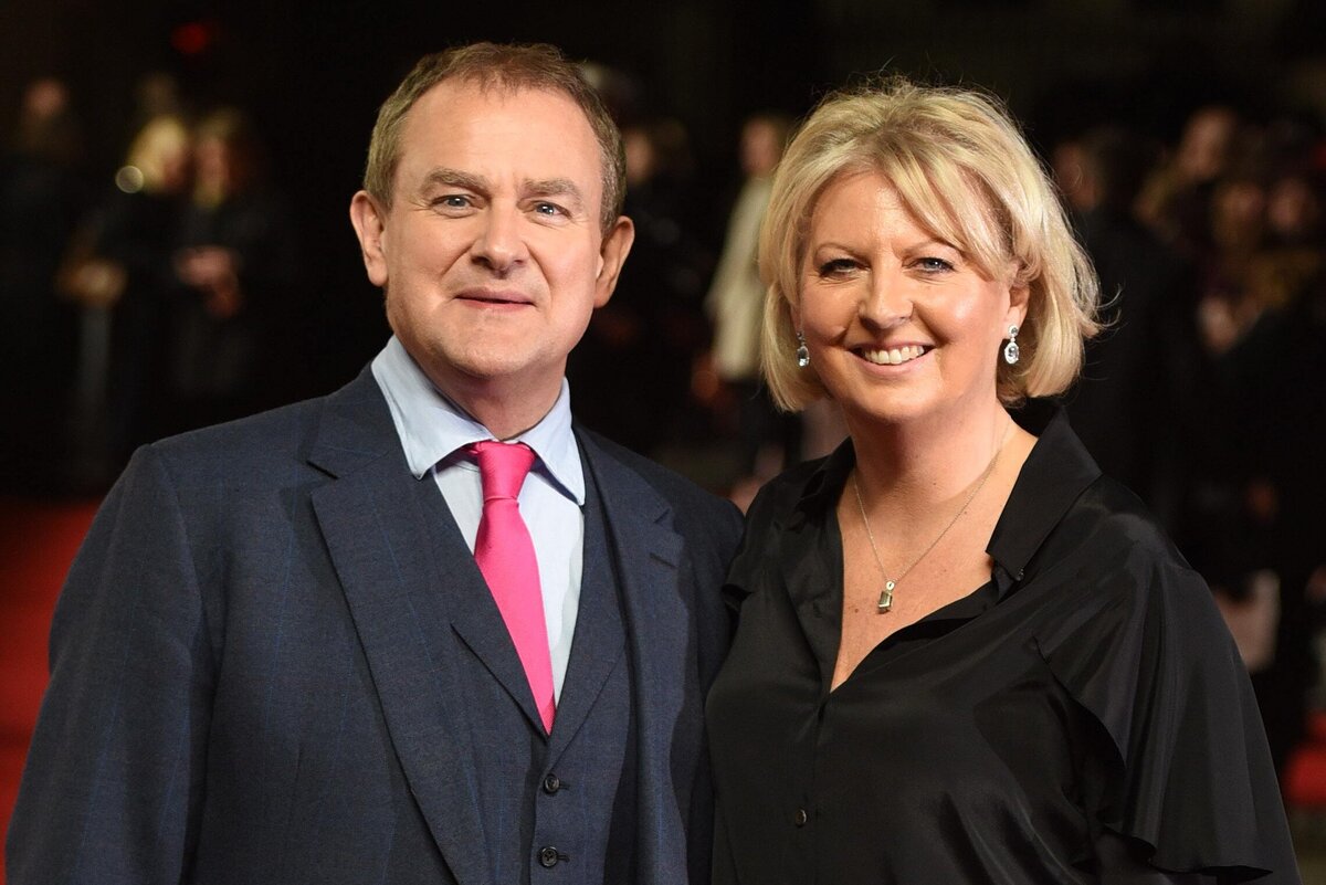     «Это было совершенно неожиданно»: звезда «Аббатства Даунтон» Хью Бонневилль разводится с супругой после 25 лет брака