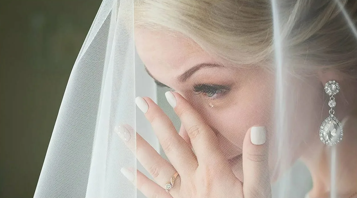 «Вася, ну прошу тебя, не уходи», — молила Тамара Павловна, и говорила. «Пойми, у тебя ребенок, Толик будет очень по тебе скучать». Василий молча собрал вещи, а затем сказал Жене.