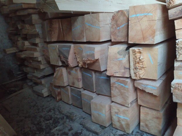 Склад пиломатериала.Источник https://www.mastermay.ru/stati/doma-iz-dereva-v-czfo