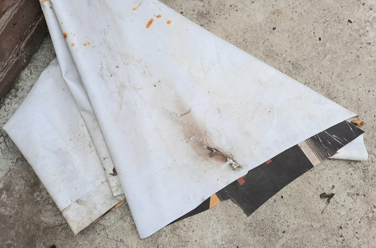 Старая и уже не нужная рекламная вывеска - основа новому баннеру!