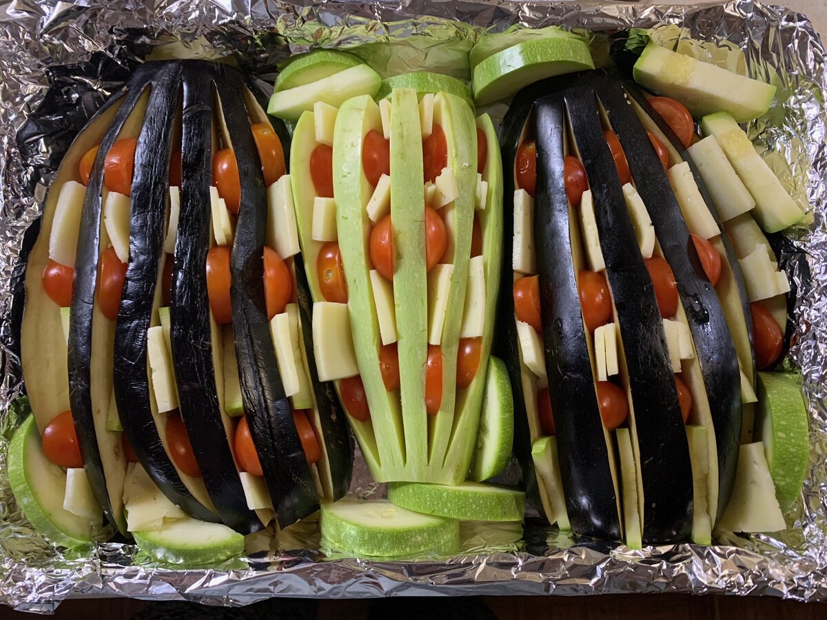 Начинка: сыр + помидорчики