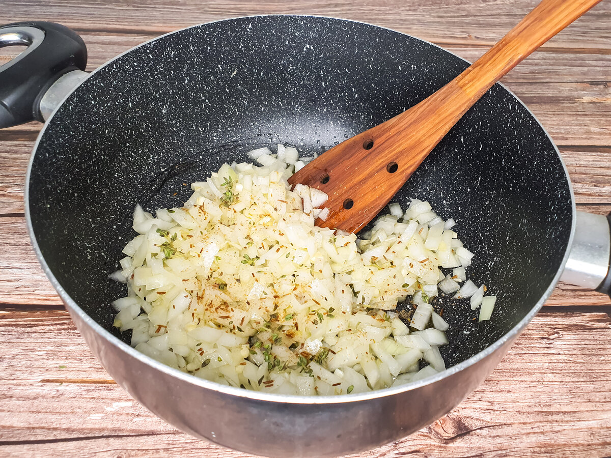 Пассеруем лук