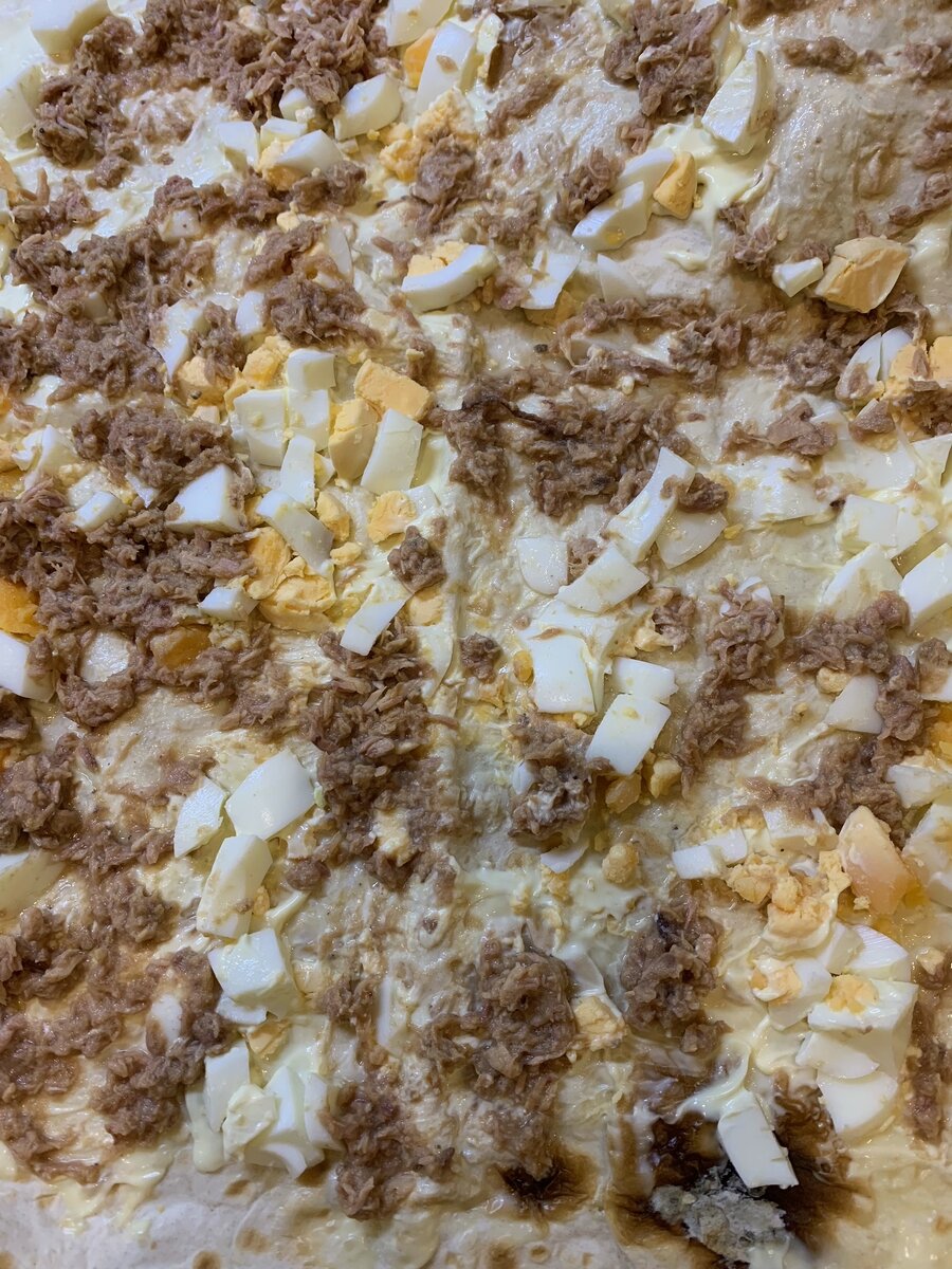 Тунец должен быть вкусный, иначе рулет не получится. Из другой рыбы пробовала, не то(