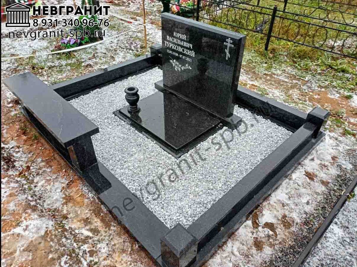 комплекс на могилу строгий