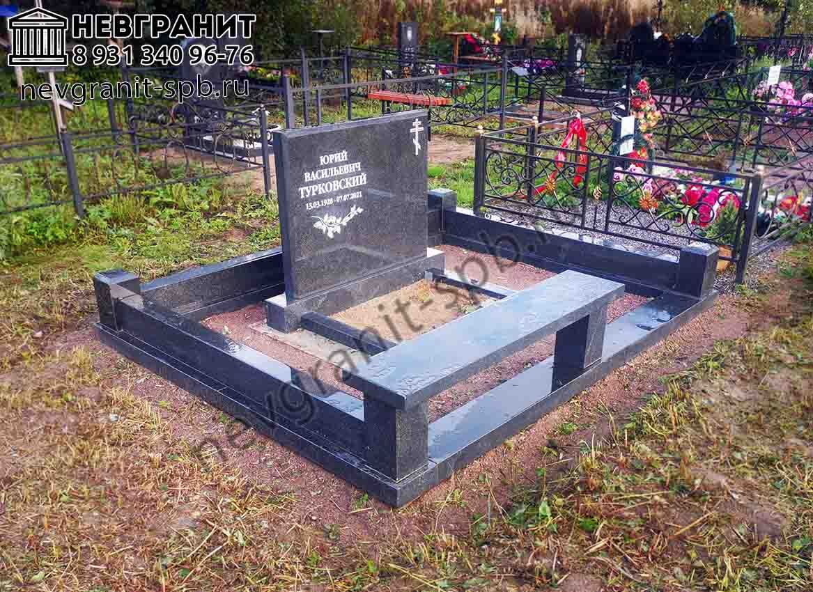 комплекс на могилу строгий