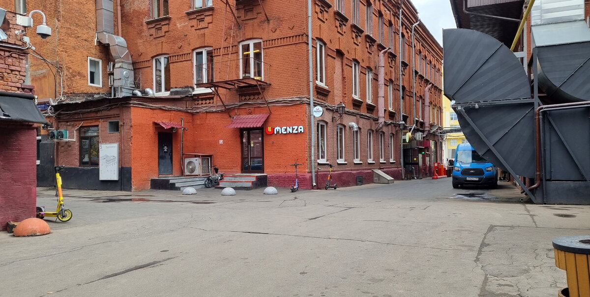  "Menza", Болотная наб., 5, стр. 1, бывш. механический цех ф-ки "Красный Октябрь"