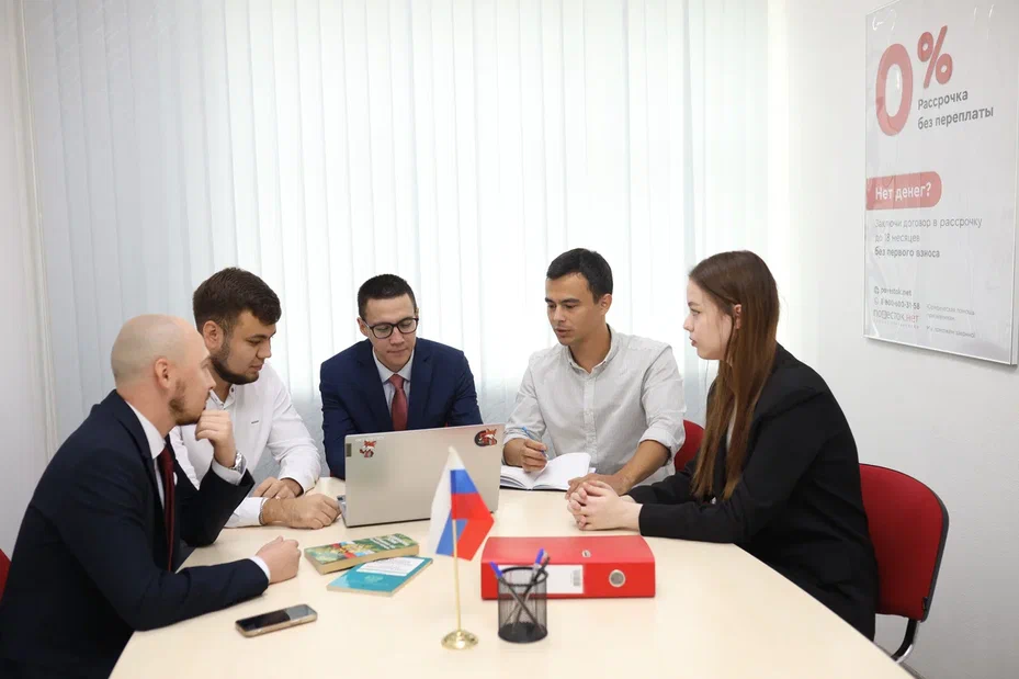 Наши юристы готовы обеспечить вам всестороннее сопровождение на всех этапах процесса и во время посещения военкомата. 