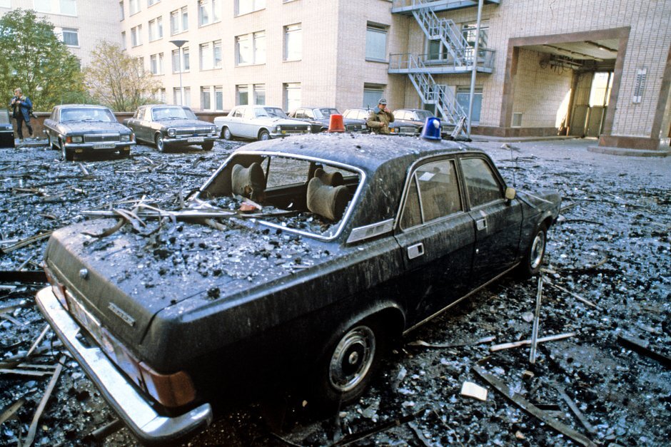 1993 Белый дом после обстрела внутри. Белый дом 1993 год обстрел. Белый дом после обстрела 1993. Октябрь 1993 года.