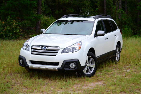 Subaru Outback в 2013 относился к 4 поколению, выпускался в кузове: джип/suv 5 дв., универсал. Автомобиль комплектовался моторами объёмом: 2.0, 2.5, 3.6 л. В 2013 году Subaru Outback остался без рестайлинга.