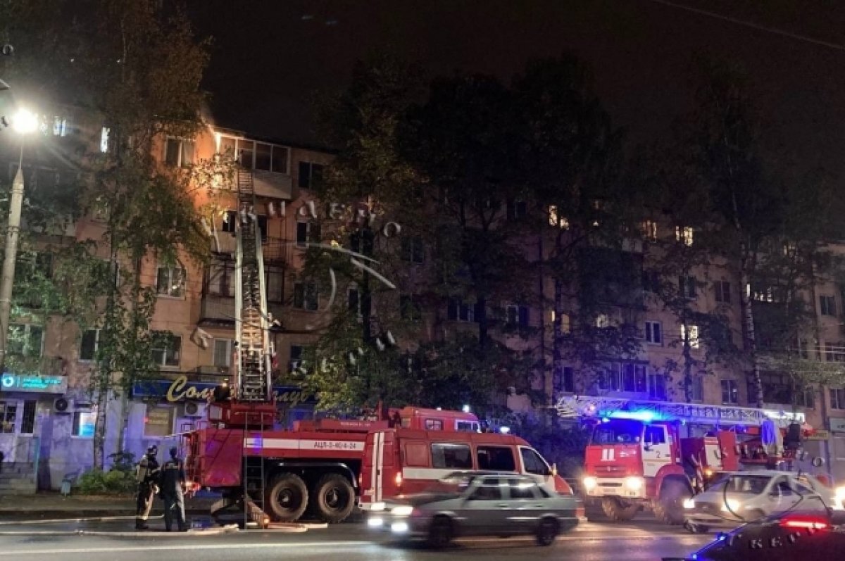    В Твери во время пожара спасли 14 взрослых, двоих детей, один жилец погиб