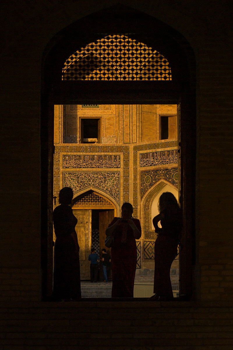 Медресе Мир-Араб на закате. Бухара. Узбекистан. Фото Александра Репникова