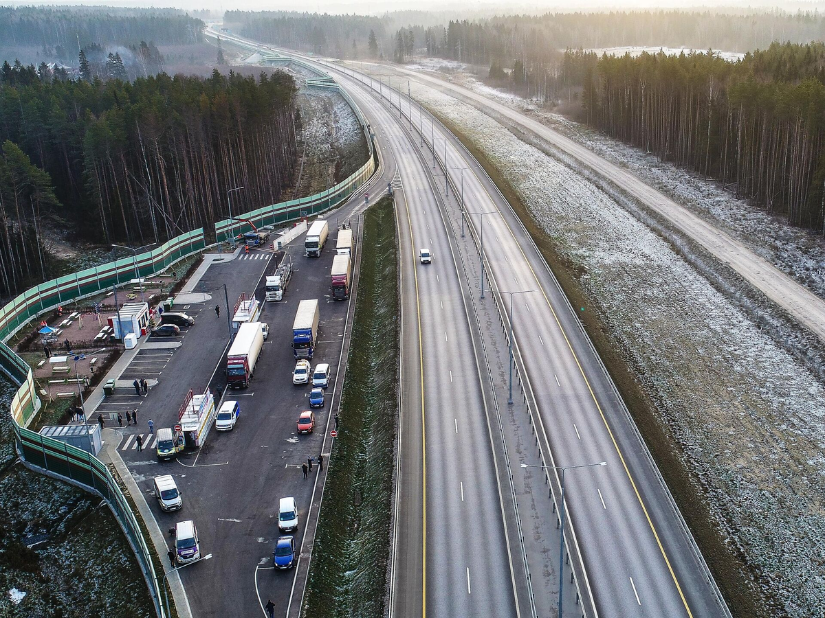 Москва санкт петербург м 11. M11 дорога. Пункт пропуска м11 Москва Санкт-Петербург. Защитные экраны на Мостах трассы м 11. Развития дорожной инфраструктуры Москвы фото