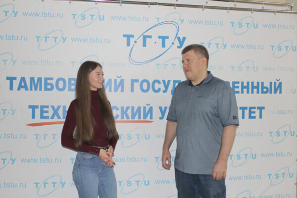    Одним из первых поздравил Наталию ЗЕМЦОВУ с победой в престижном конкурсе Александр ЩЕГОЛЬКОВ