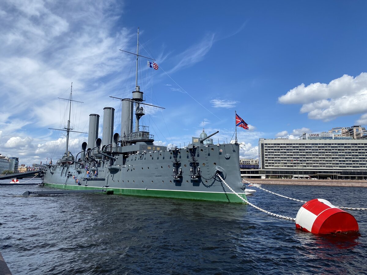 Фото автора: Крейсер "Аврора" - подготовка к Дню ВМФ.