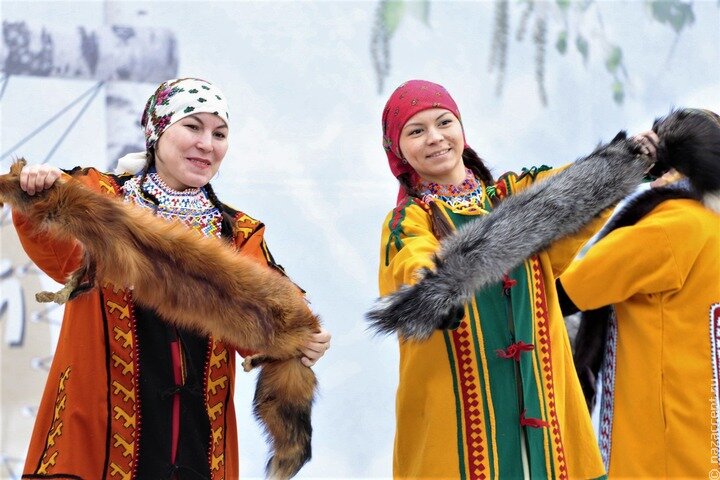 А манси живут на западе Югры