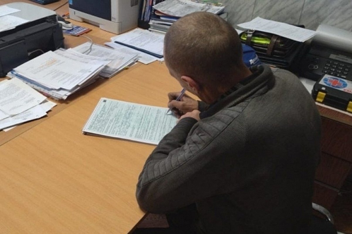    Полицейские нашли водителя Mazda, перевозившего сына на задней полке авто