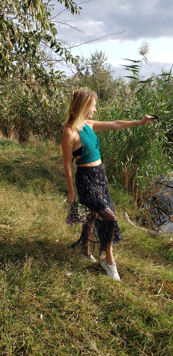 На дворе 2 октября.  Солнце светит и очень тепло. Солнце пряталось за облака и выхрдило снова, полюбопытничать. 