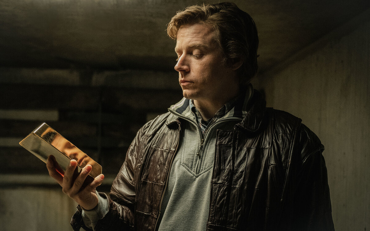 Кадр из сериала «Золото», 2023