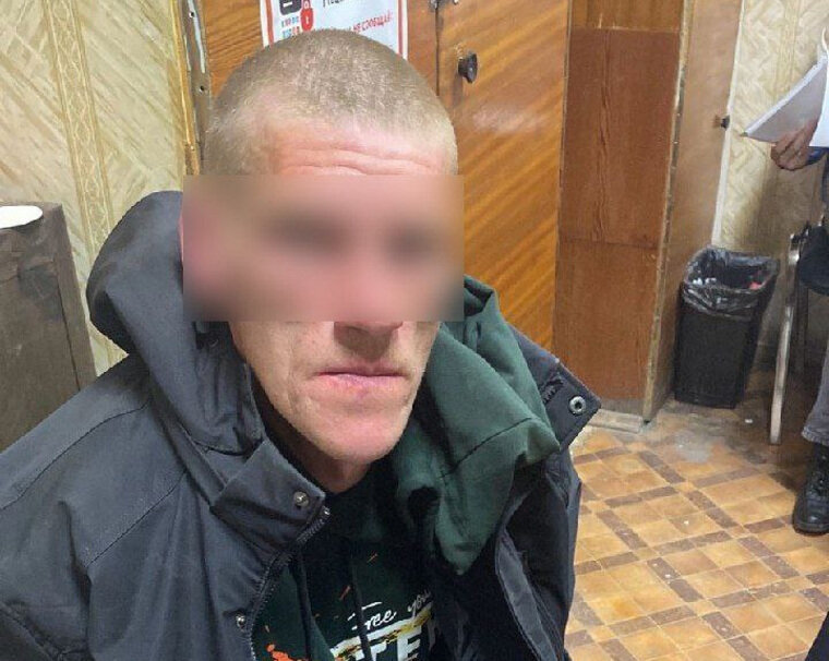    Подозреваемого задержали, когда он выходил из магазина в Каменске-Уральском