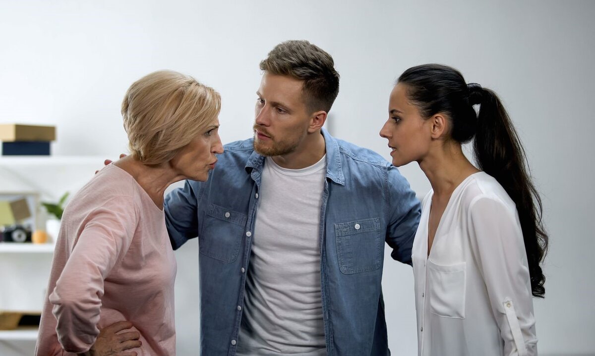 Между двух огней