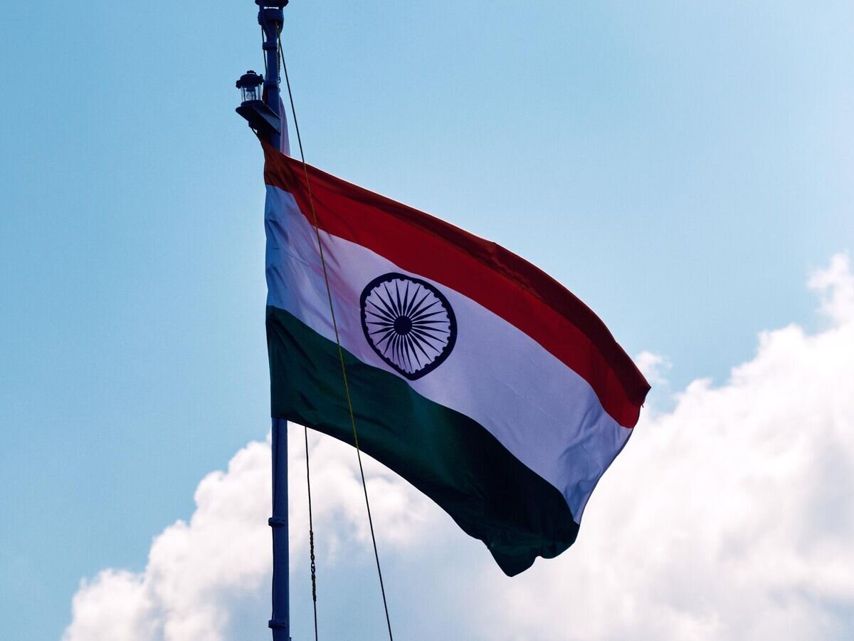    Флаг Индии на сторожевом фрегате военно-морских сил Индии "Таркаш" в Санкт-Петербурге© РИА Новости / Алексей Даничев