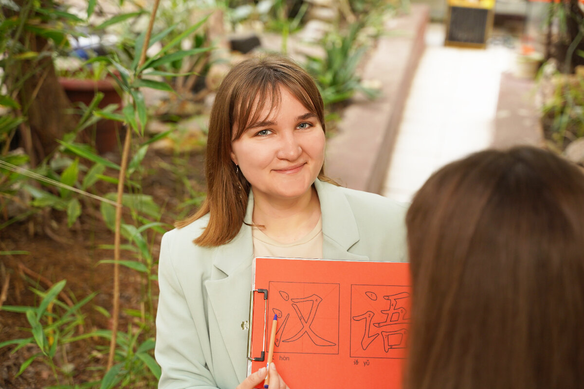 Я рада работать в университете. Здесь больше возможностей заниматься наукой и реализовывать творческий потенциал в области преподавания