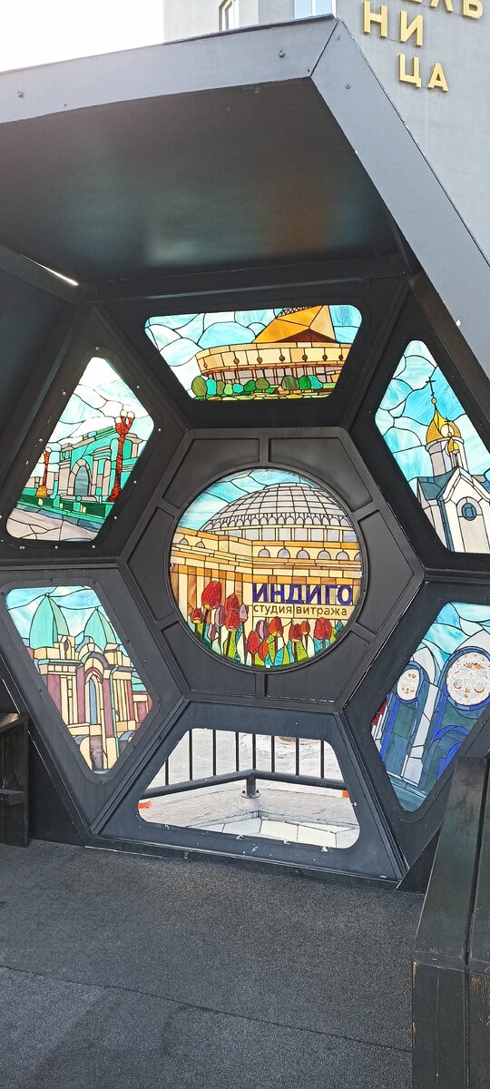 Беседка с витражами