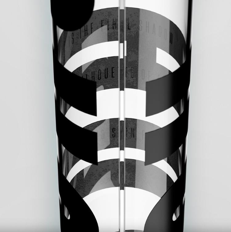 Чёткие угловатые линии, цветовые контрасты, текстуры и даже скрытые внутри флаконов послания - всё это выглядит суперсовременно и авангардно. 