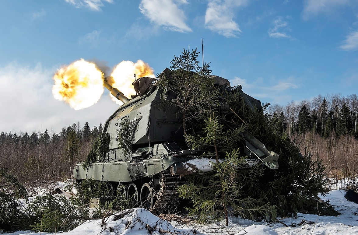 САУ Мста-С со снарядом "Краснополль-м" признаётся РЭНД как один из наиболее действенных инструментов войны. Ей часто ставят в упрёк недостаточную дальнобойность, но в пределах своих возможностей это настоящая "Богиня войны". Фото МО РФ