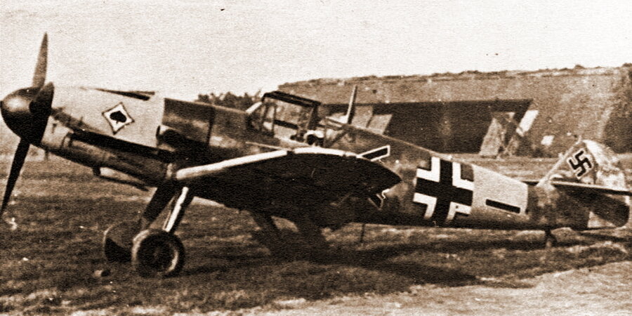 «Мессершмитт» Bf 109F-4 из штаба группы II./JG 53, осень 1941 года. Широкие жёлтые полосы — отличительный знак самолётов VIII авиакорпуса, жёлтые носы были накрашены на истребителях немцев и их союзников в 20-х числах августа