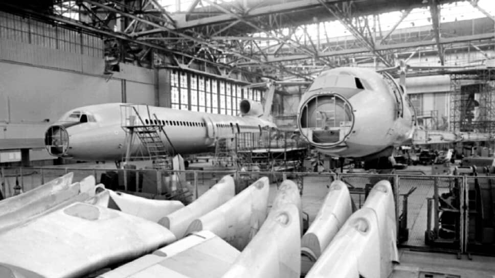    Разработка Ту-154 началась в ОКБ Туполева в 1963 году. Главными конструкторами самолета в разные годы были Сергей Егер, Дмитрий Марков, Александр Шенгардт, Андрей Гришин. Первый опытный экземпляр Ту-154 был выпущен в 1966 году Николай Никитин/ТАСС