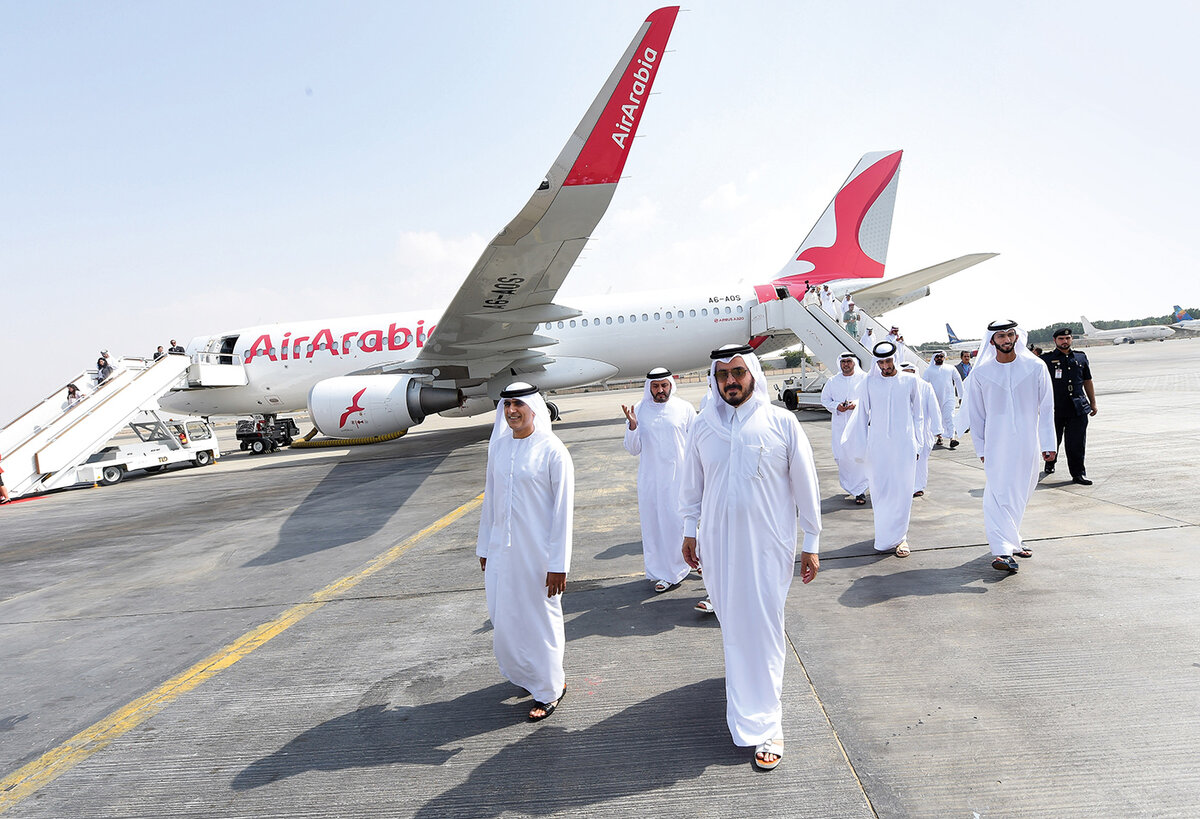 Air arabia. Эйр Арабия Абу Даби. Arabia Airlines авиакомпания. Авиакомпания АИР Арабия Абу Даби салон. Аль Арабия Домодедово.