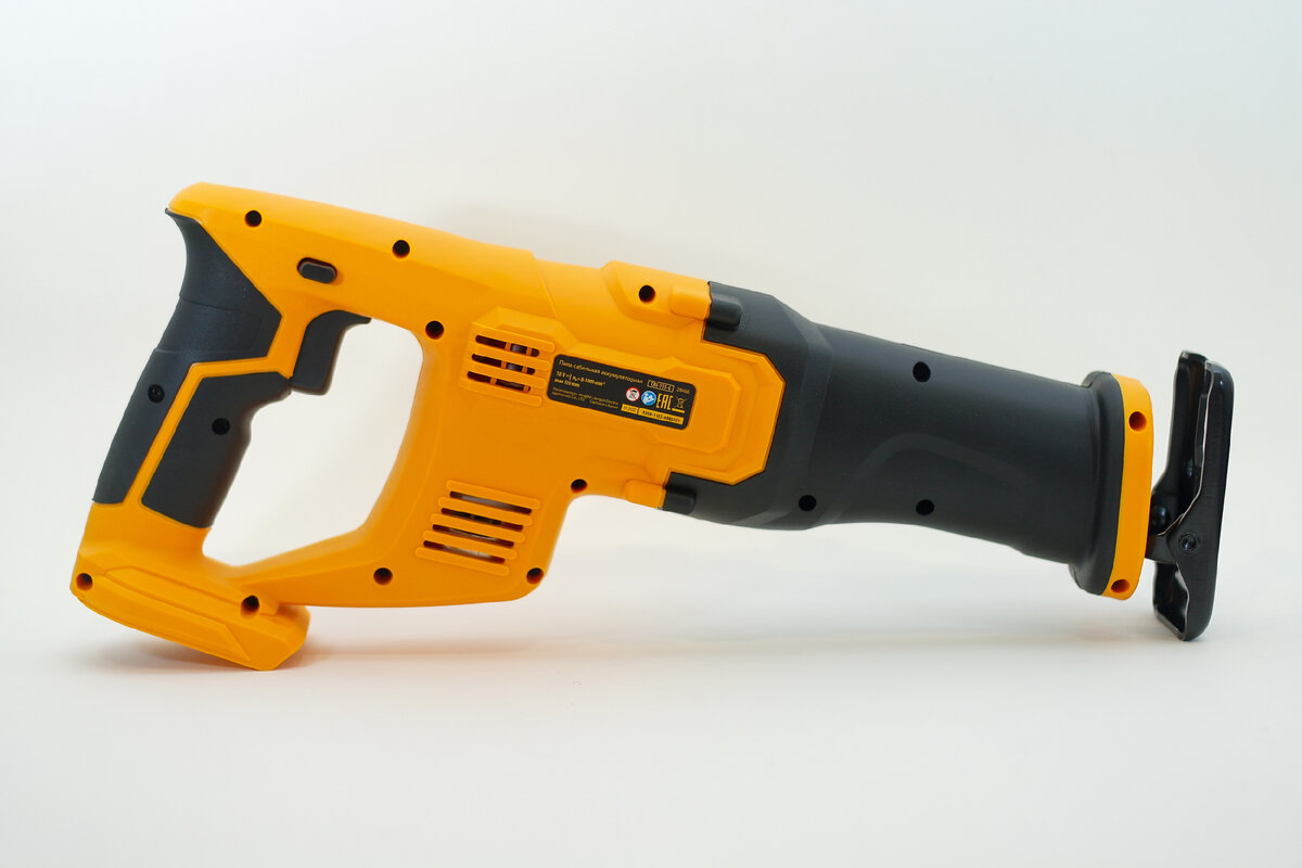 Denzel BRC-115-0 – сабельная пила, основное предназначение которой заключается в распиле древесины, труб ПВХ, различных строительных материалов и металлов.-5-2