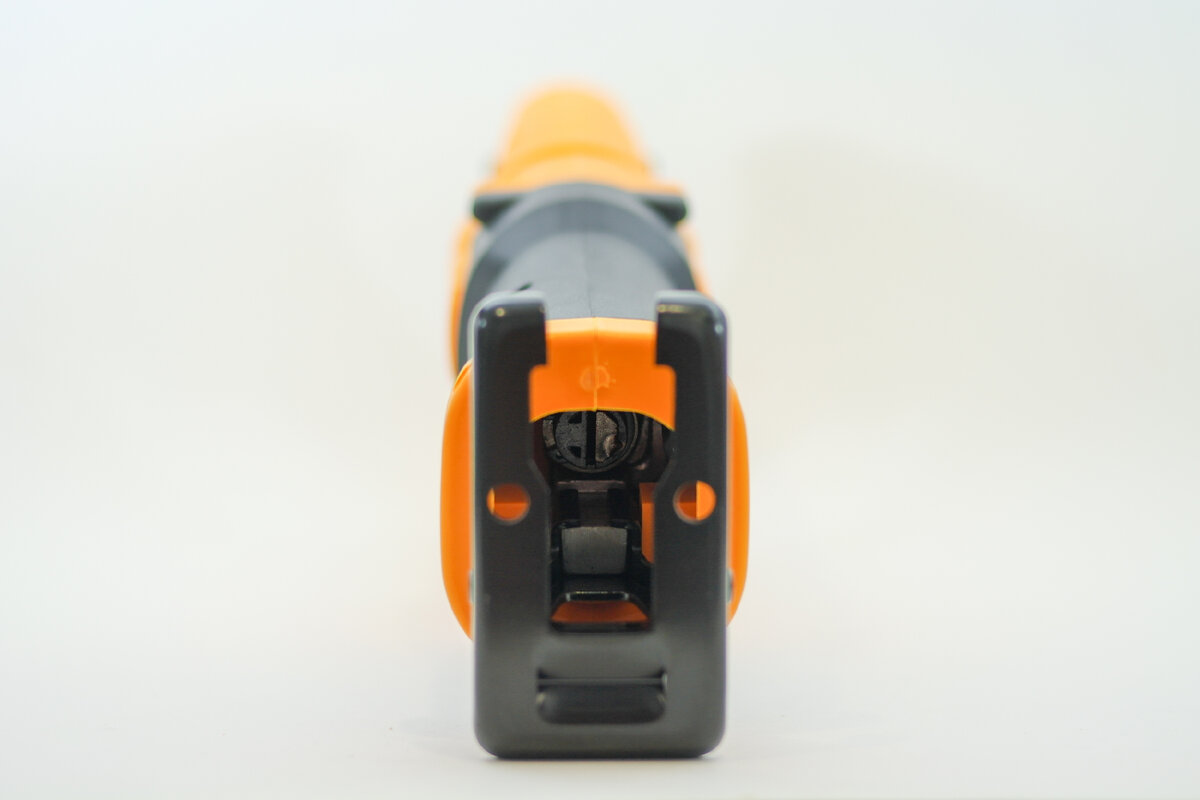 Denzel BRC-115-0 – сабельная пила, основное предназначение которой заключается в распиле древесины, труб ПВХ, различных строительных материалов и металлов.-9-2