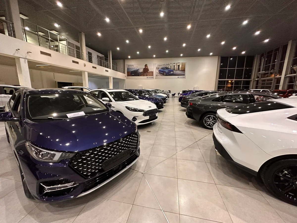 Автосалон внутри