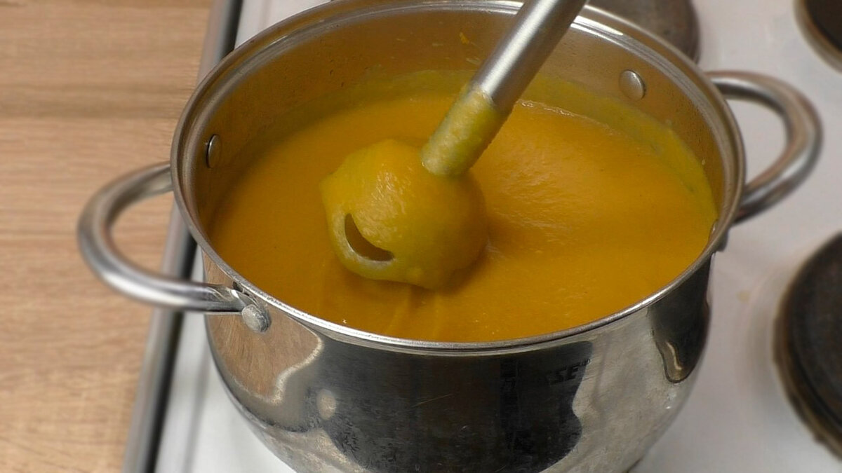 Всем привет. Сегодня буду готовить суп пюре из тыквы. Получается вкусный, нежный и полезный тыквенный суп.-11