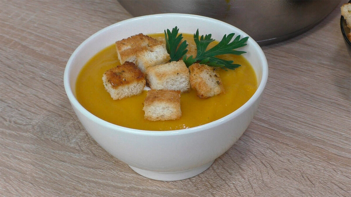 Всем привет. Сегодня буду готовить суп пюре из тыквы. Получается вкусный, нежный и полезный тыквенный суп.-12