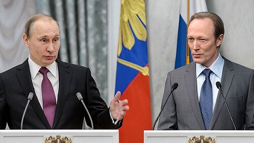 Владимир Путин как прототип  Виктора Петрова (сериал "Карточный домик"). Петров комплиментарно улучшен американцами.