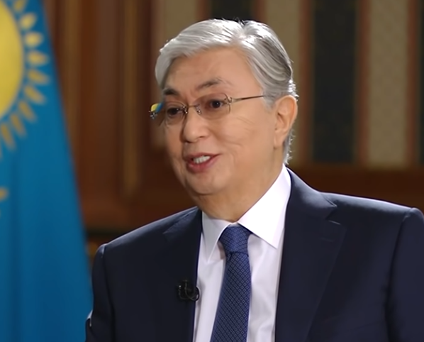 Нурсултан Назарбаев был первым президентом Казахстана. После отставки он все еще оставался «лидером нации», но новый президент Касым-Жомарт Токаев в итоге решил, что Назарбаев больше не «лидер нации».