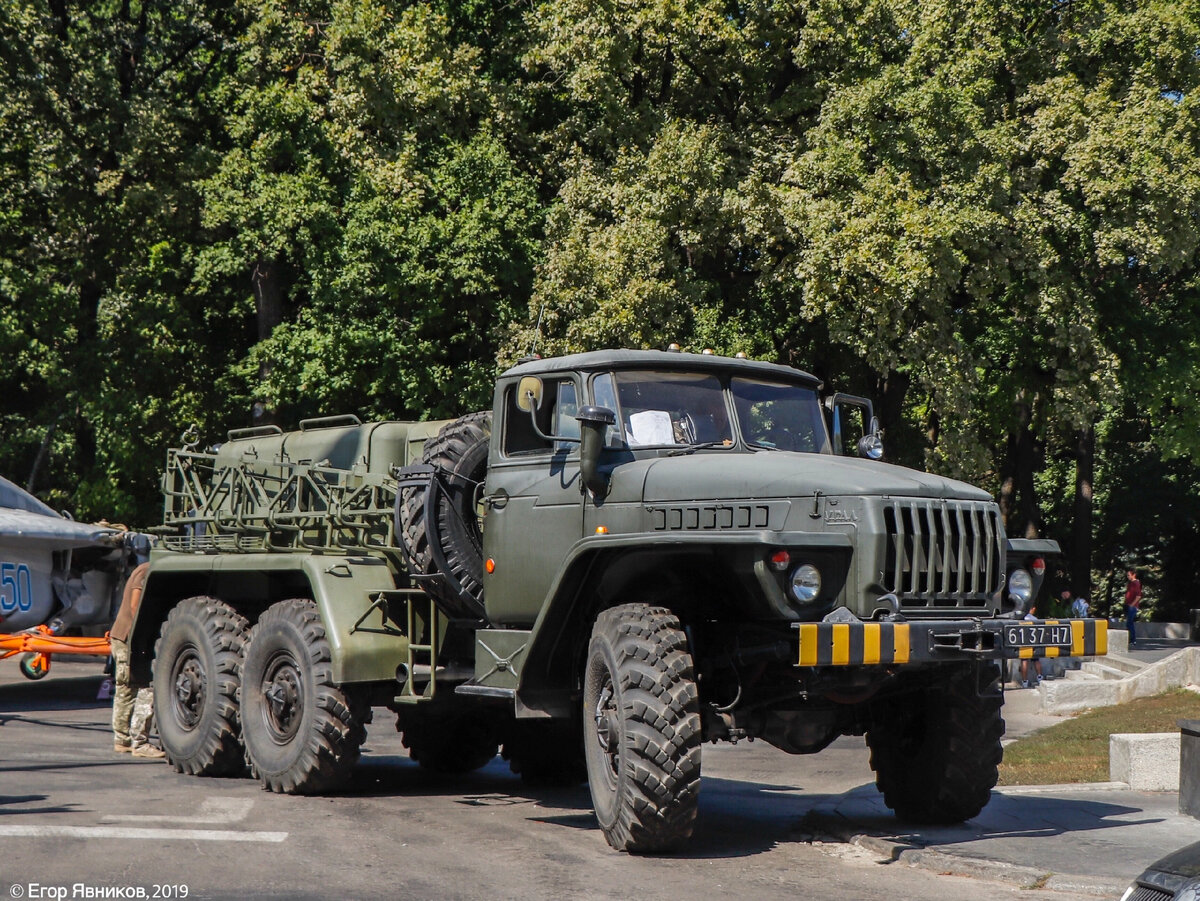 Аэродромный подвижной электроагрегат АПА-5Д на шасси Урал-4320. 