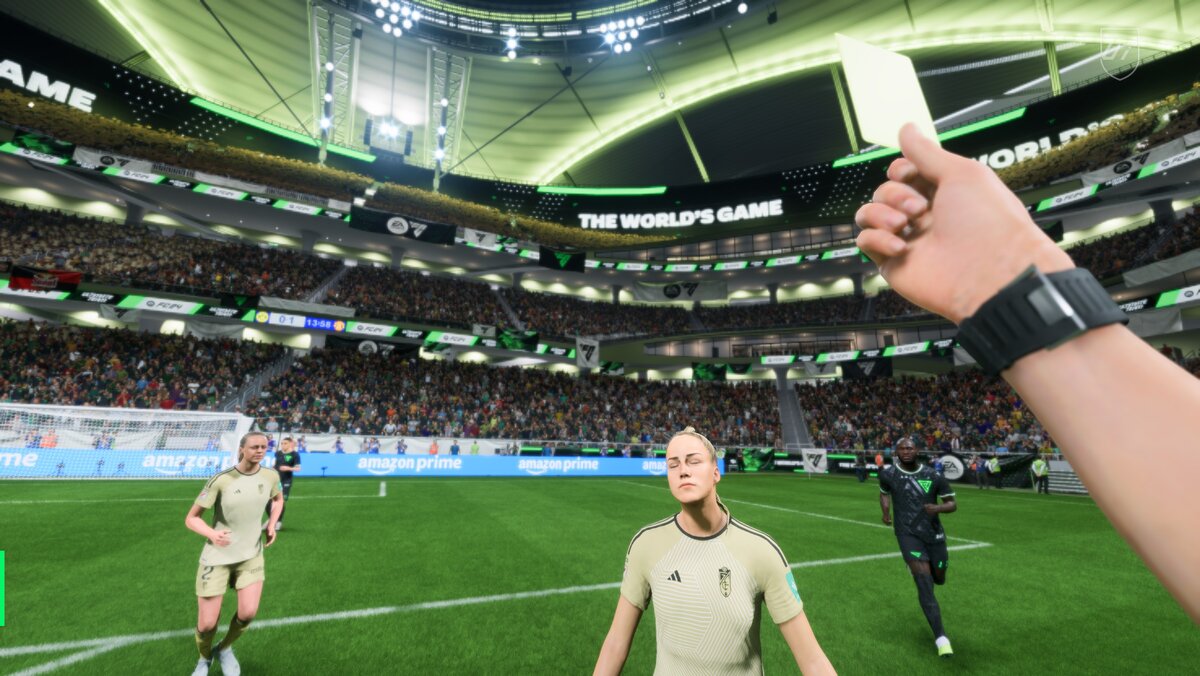 Новая камера с позиции судей абсолютно шикарна, как и физика формы. Но вот за общее состояние EA Sports FC 24 точно заслуживает желтую карточку